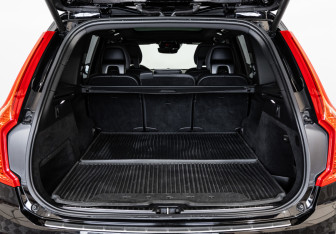 Подержанный автомобиль Volvo XC90 2021 года (35 фото)