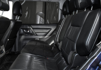 Подержанный автомобиль Mitsubishi Pajero 2005 года (12 фото)