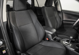 Подержанный автомобиль Toyota RAV4 2015 года (20 фото)