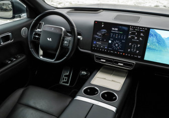 Подержанный автомобиль LiXiang L9 2024 года (10 фото)