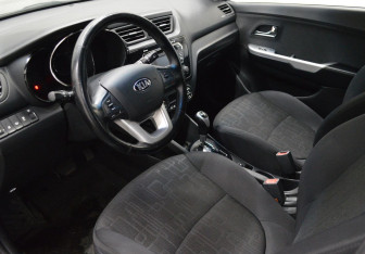 Подержанный автомобиль Kia Rio Hatchback 2014 года (9 фото)