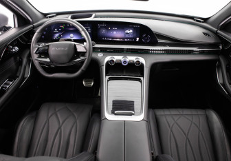 Подержанный автомобиль Exeed RX 2024 года (10 фото)