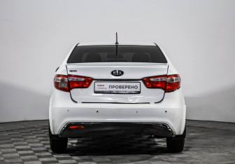Подержанный автомобиль Kia Rio Sedan 2013 года (6 фото)