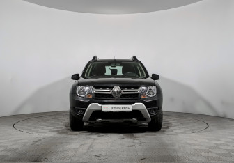 Подержанный автомобиль Renault Duster 2016 года (2 фото)
