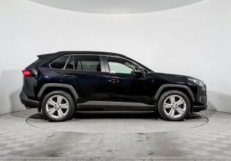 Подержанный автомобиль Toyota RAV4 2020 года (4 фото)