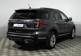 Подержанный автомобиль Ford Explorer 2018 года (5 фото)