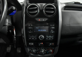 Подержанный автомобиль Renault Duster 2016 года (14 фото)