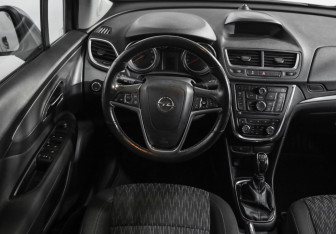 Подержанный автомобиль Opel Mokka 2013 года (11 фото)