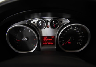 Подержанный автомобиль Ford Focus Wagon 2010 года (13 фото)