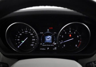 Подержанный автомобиль Land Rover Discovery 2017 года (21 фото)