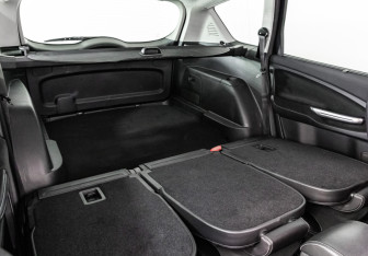 Подержанный автомобиль Ford S-MAX 2008 года (17 фото)