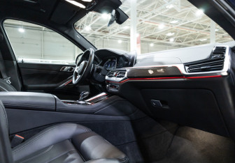 Подержанный автомобиль BMW X6 2021 года (19 фото)