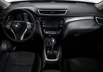 Подержанный автомобиль Nissan X-Trail 2018 года (11 фото)
