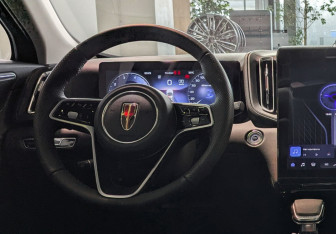 Новый Hongqi HS3 2025 (4 фото)