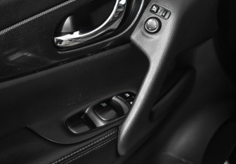 Подержанный автомобиль Nissan X-Trail 2015 года (11 фото)