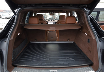 Подержанный автомобиль Porsche Cayenne 2018 года (37 фото)