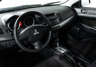 Подержанный автомобиль Mitsubishi Lancer Sedan 2008 года (11 фото)