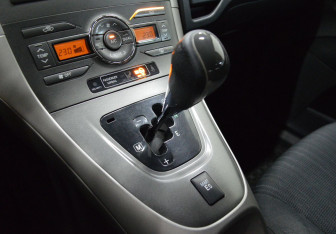 Подержанный автомобиль Toyota Auris Hatchback 2008 года (14 фото)