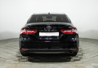 Подержанный автомобиль Toyota Camry Sedan 2019 года (6 фото)