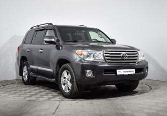 Подержанный автомобиль Toyota Land Cruiser Suv 2013 года (4 фото)