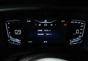 Подержанный автомобиль Hongqi HQ9 2022 года (12 фото)