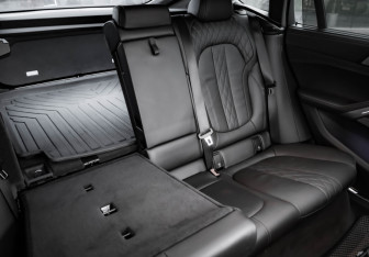 Подержанный автомобиль BMW X6 2024 года (32 фото)