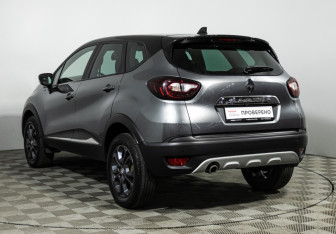 Подержанный автомобиль Renault Kaptur 2022 года (7 фото)