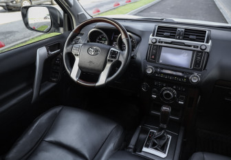 Подержанный автомобиль Toyota Land Cruiser Prado 2017 года (12 фото)