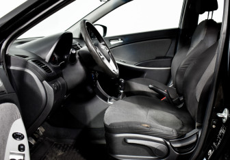 Подержанный автомобиль Hyundai Solaris Hatchback 2013 года (10 фото)