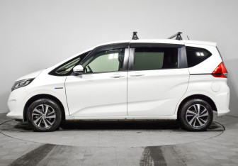 Подержанный автомобиль Honda Freed 2016 года (8 фото)