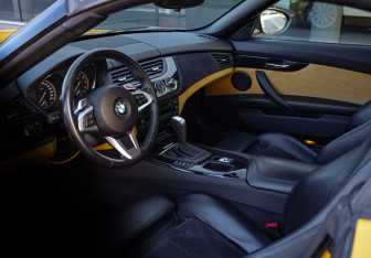 Подержанный автомобиль BMW Z4 Roadster 2011 года (12 фото)