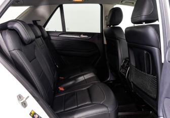 Подержанный автомобиль Mercedes-Benz GLE 2016 года (27 фото)