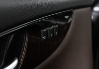 Подержанный автомобиль Infiniti EX 2012 года (16 фото)