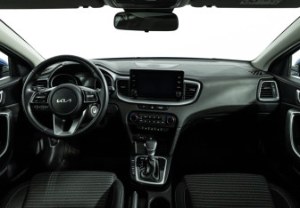 Подержанный автомобиль Kia Ceed Hatchback 2022 года (13 фото)