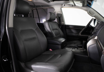Подержанный автомобиль Toyota Land Cruiser Suv 2008 года (18 фото)