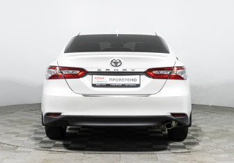 Подержанный автомобиль Toyota Camry Sedan 2022 года (6 фото)