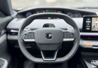 Подержанный автомобиль Changan UNI-V 2023 года (14 фото)