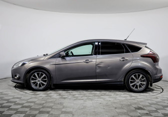Подержанный автомобиль Ford Focus Hatchback 2013 года (8 фото)