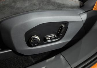 Подержанный автомобиль Zeekr 001 2023 года (22 фото)