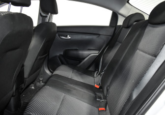 Подержанный автомобиль Kia Rio Sedan 2018 года (12 фото)