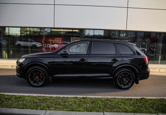 Подержанный автомобиль Audi Q7 2018 года (7 фото)