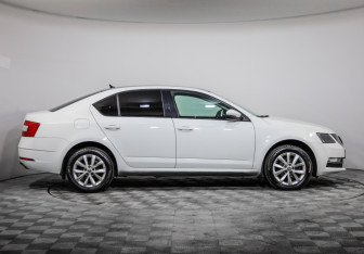 Подержанный автомобиль Skoda Octavia Liftback 2018 года (4 фото)