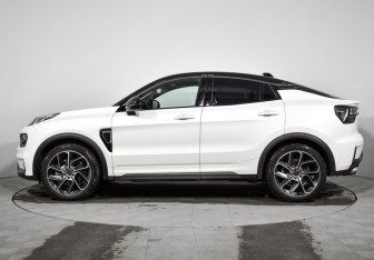 Подержанный автомобиль Lynk&Co 05 2023 года (8 фото)
