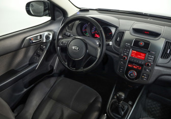 Подержанный автомобиль Kia Cerato Sedan 2013 года (8 фото)