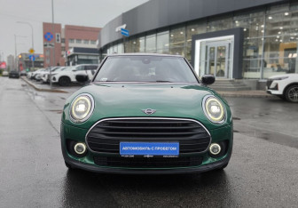 Подержанный автомобиль MINI Clubman Wagon 2019 года (2 фото)