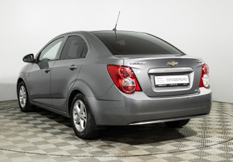 Подержанный автомобиль Chevrolet Aveo Sedan 2012 года (7 фото)