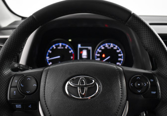 Подержанный автомобиль Toyota RAV4 2017 года (15 фото)