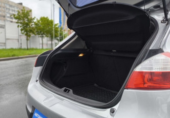 Подержанный автомобиль Renault Megane Hatchback 2013 года (7 фото)