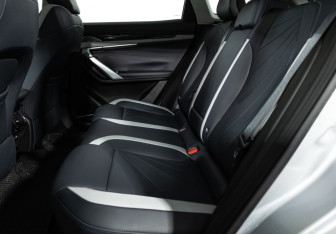 Подержанный автомобиль Geely Atlas 2023 года (10 фото)