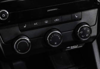 Подержанный автомобиль Skoda Octavia Liftback 2018 года (13 фото)